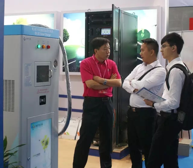 參展產品(恩億梯直流充電樁和一體化電源) 參展產品(恩億梯直流充電樁和一體化電源)