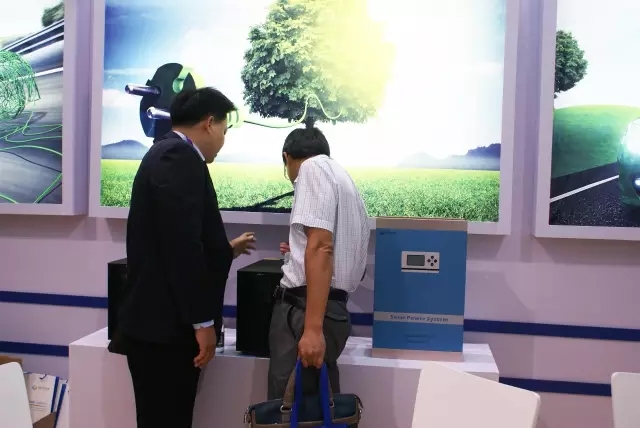 參展產品(恩億梯高頻UPS和光伏逆變器) 參展產品(恩億梯高頻UPS和光伏逆變器)